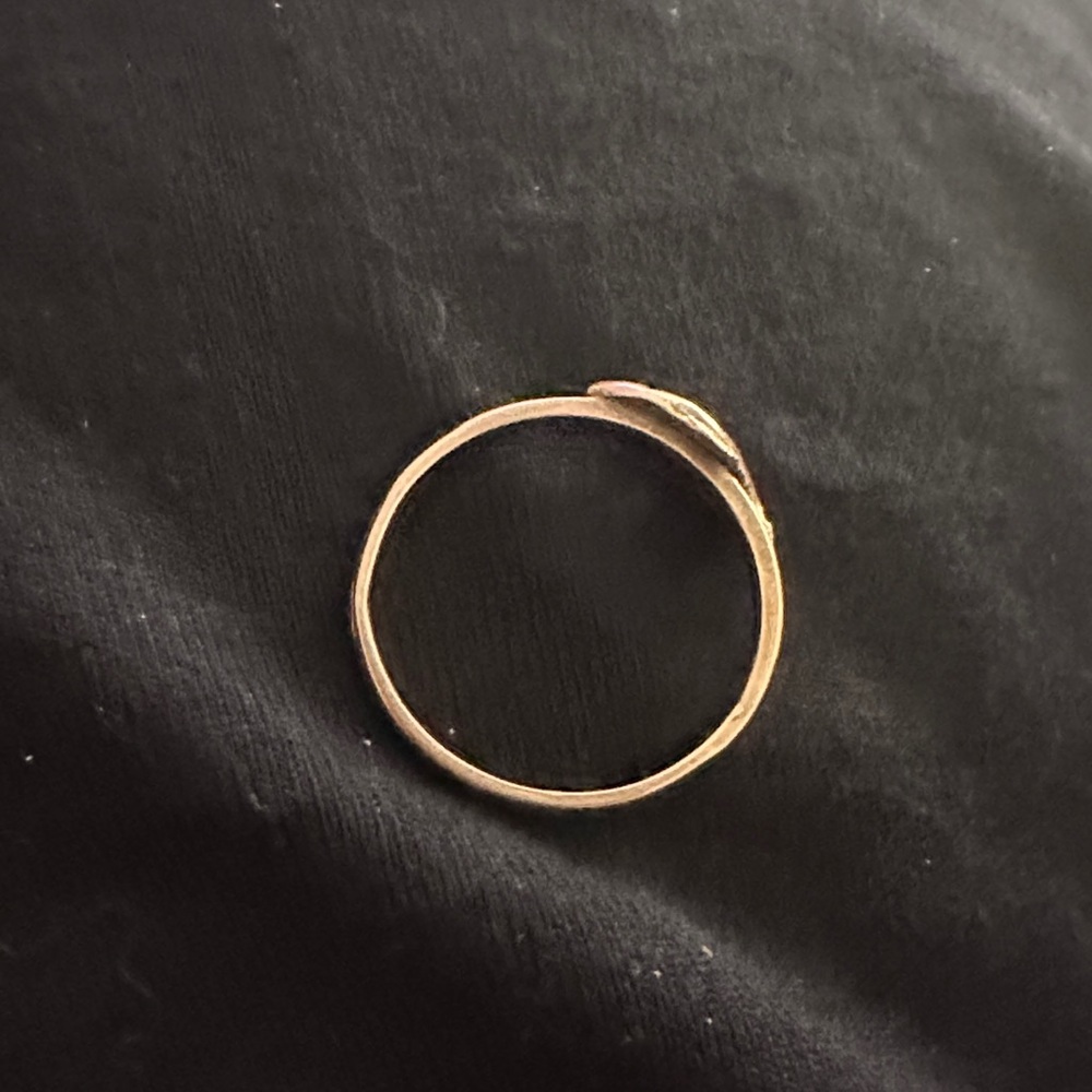 Elegant Gold Women's Ring - Picture 2 of 4